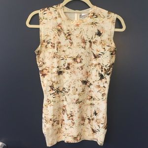 CHLOE lightweight knit floral tank!